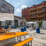 Albergue Bovisa Urban Garden *