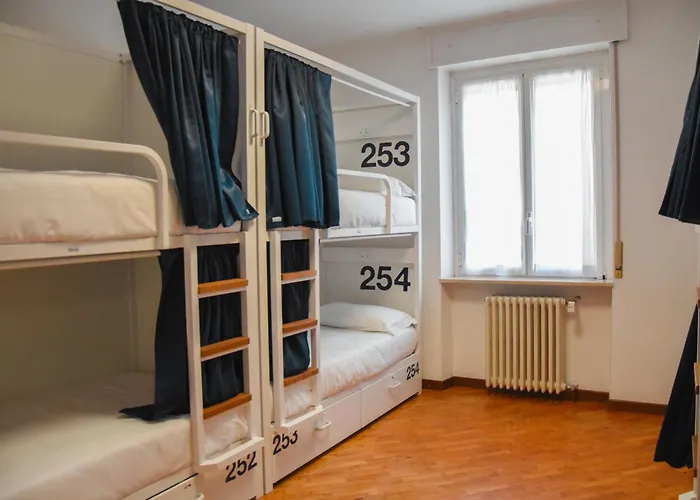 אכסניה Bovisa Urban Garden *